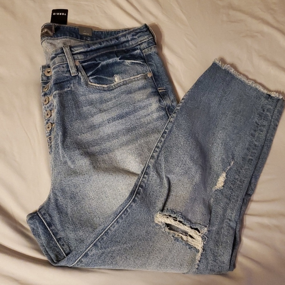 NWT Torrid distressed button fly jeans